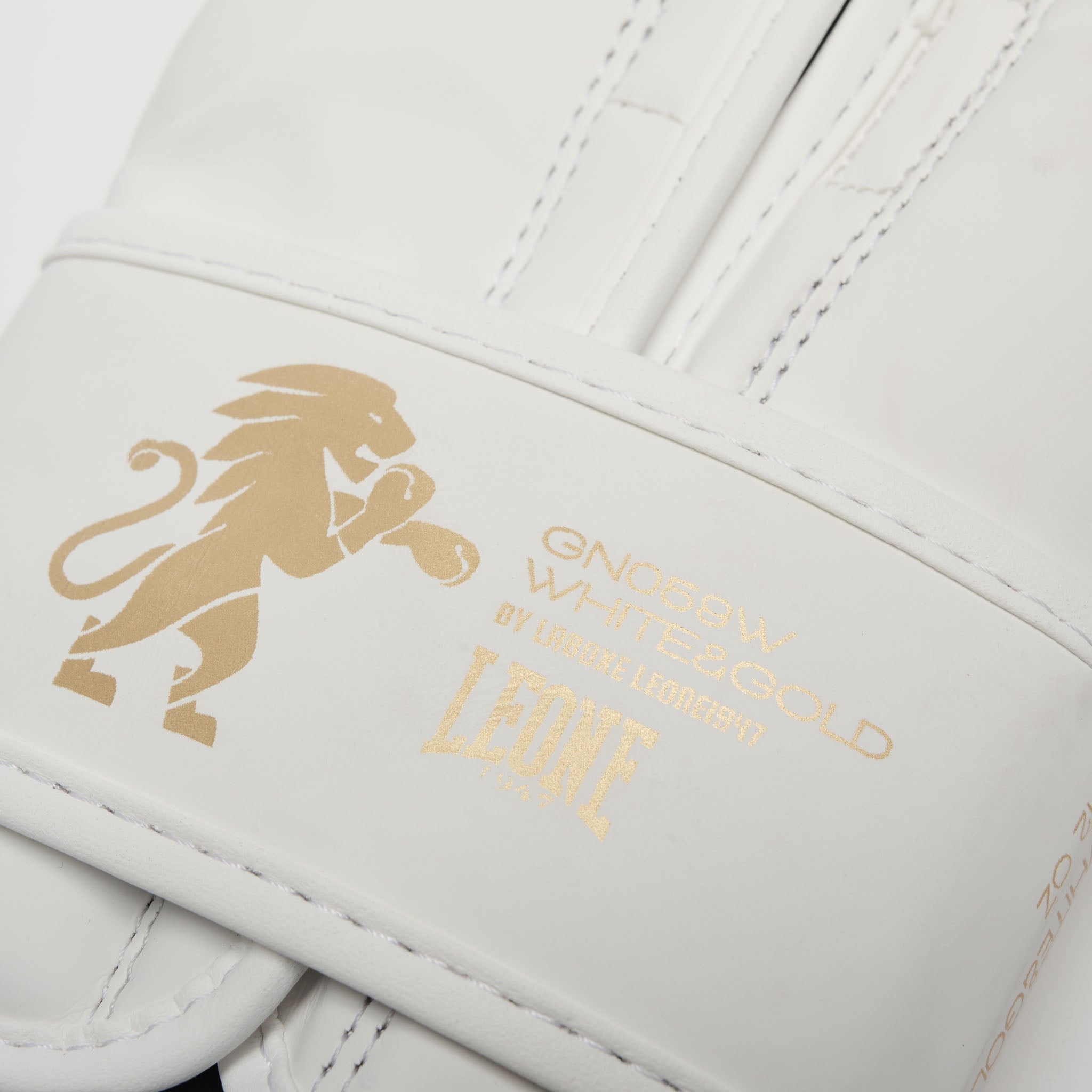 WHITE&GOLD BOXING GLOVES
