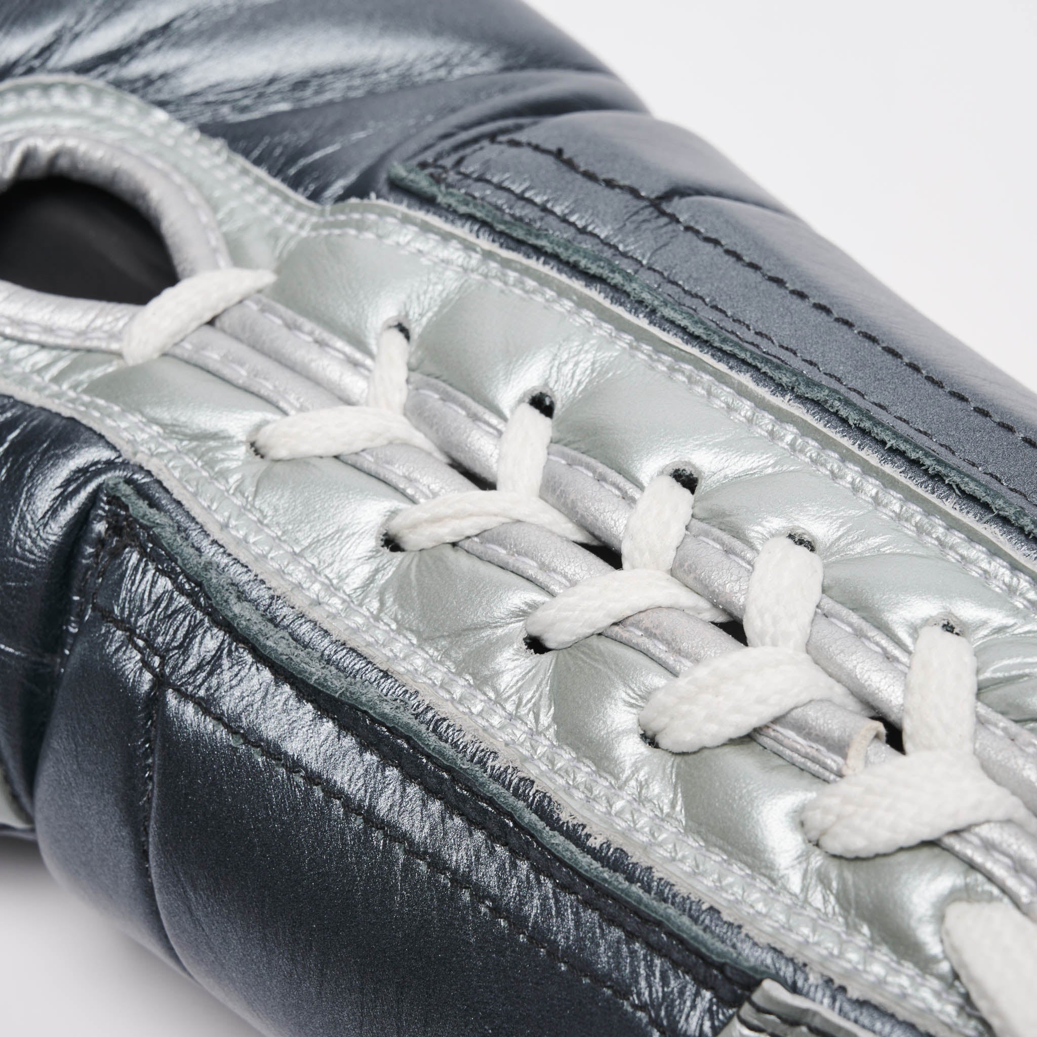 AUTHENTIC 2 BOXING GLOVES