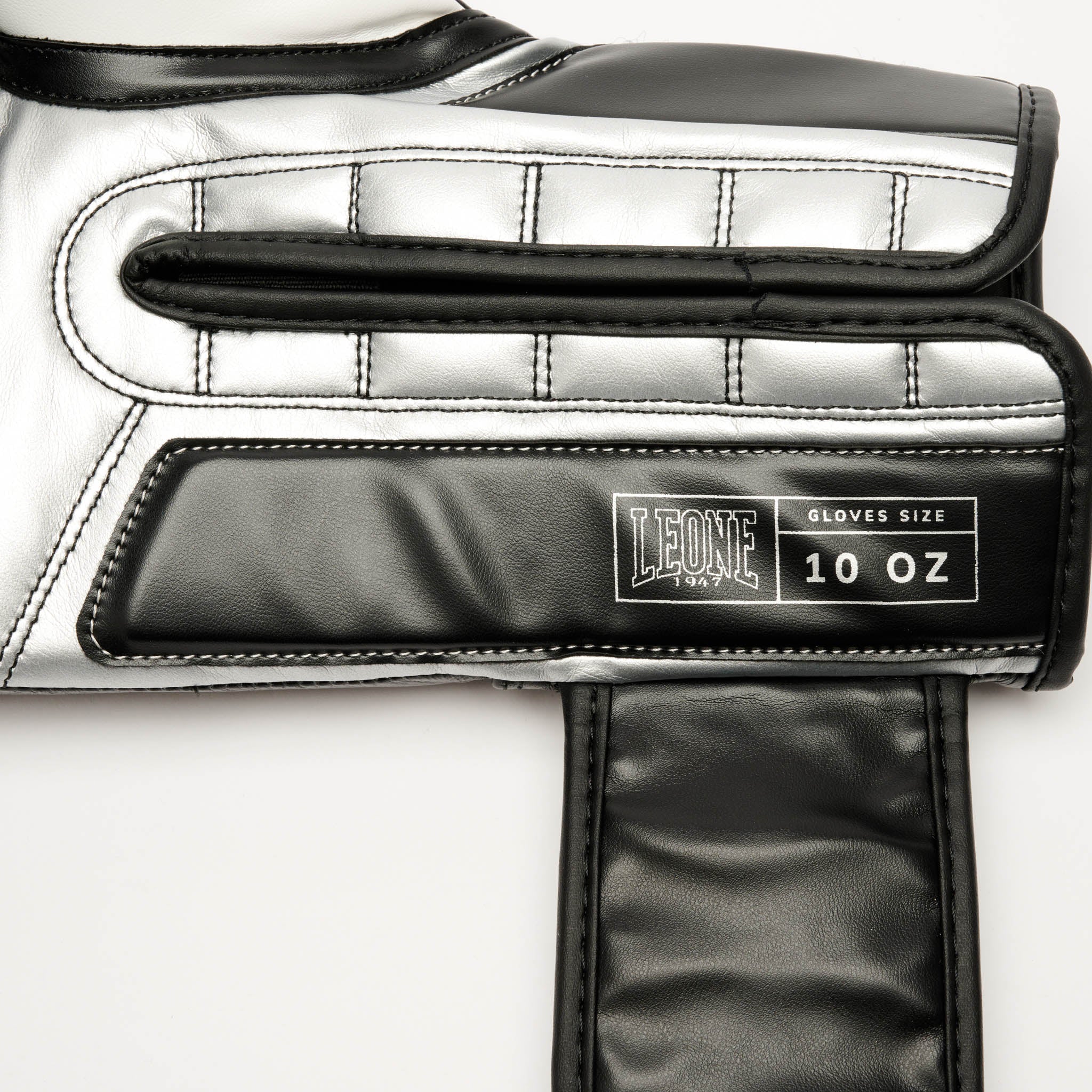 ICONIC BOXING GLOVES