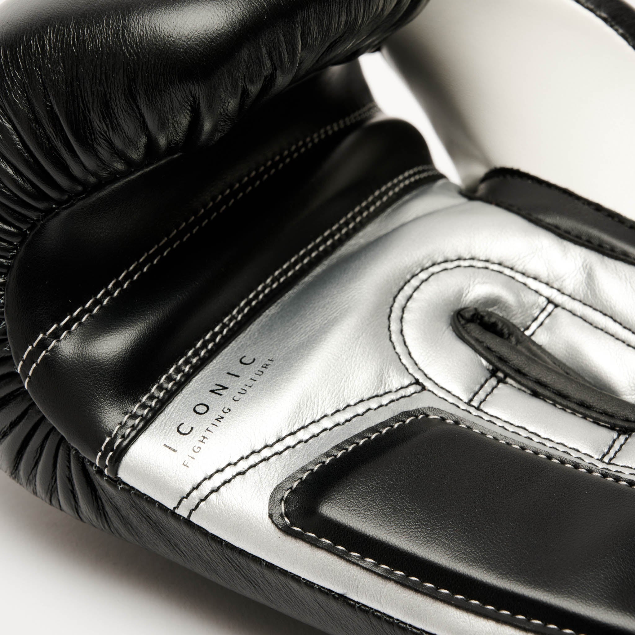 ICONIC BOXING GLOVES