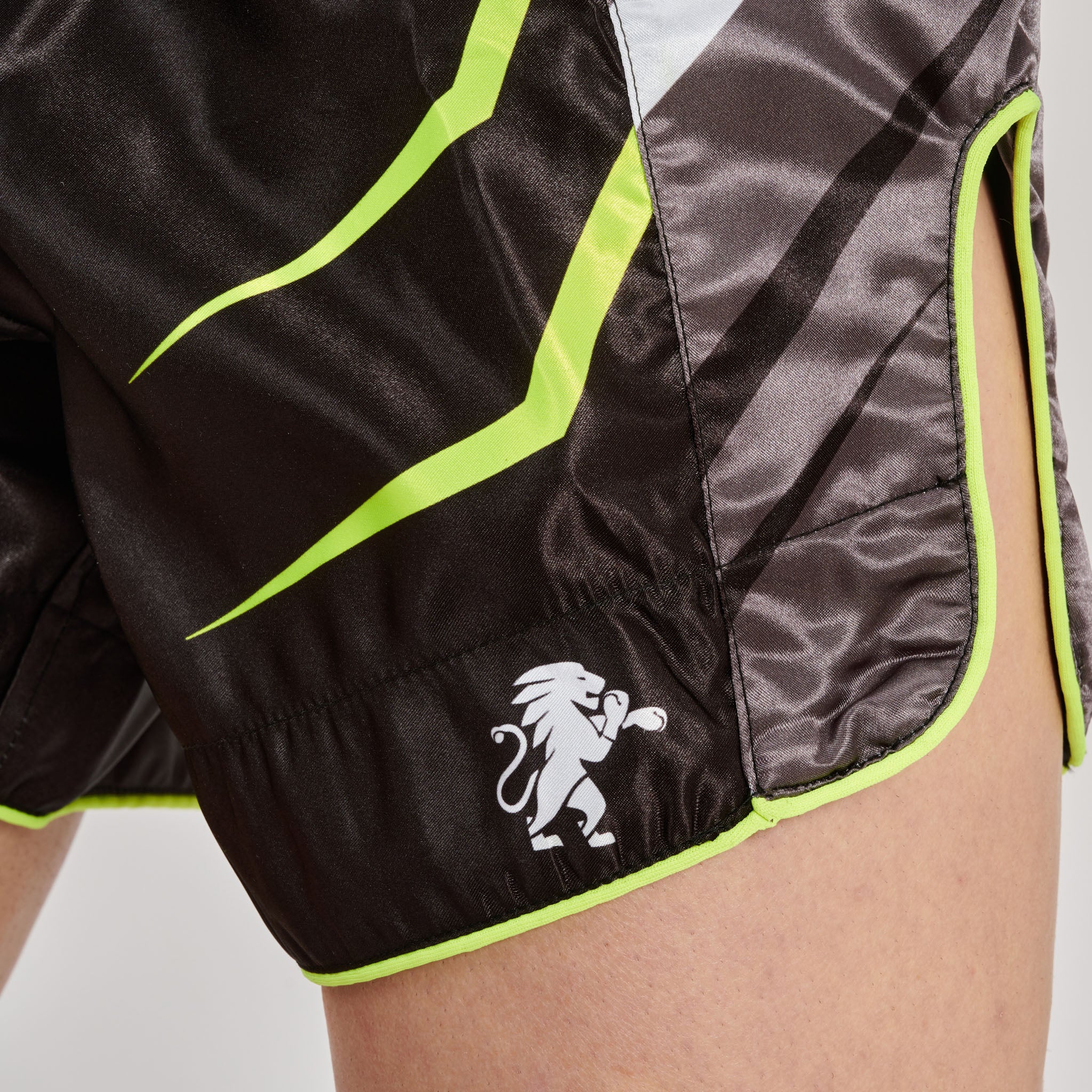 REVO FLUO KICK SHORTS