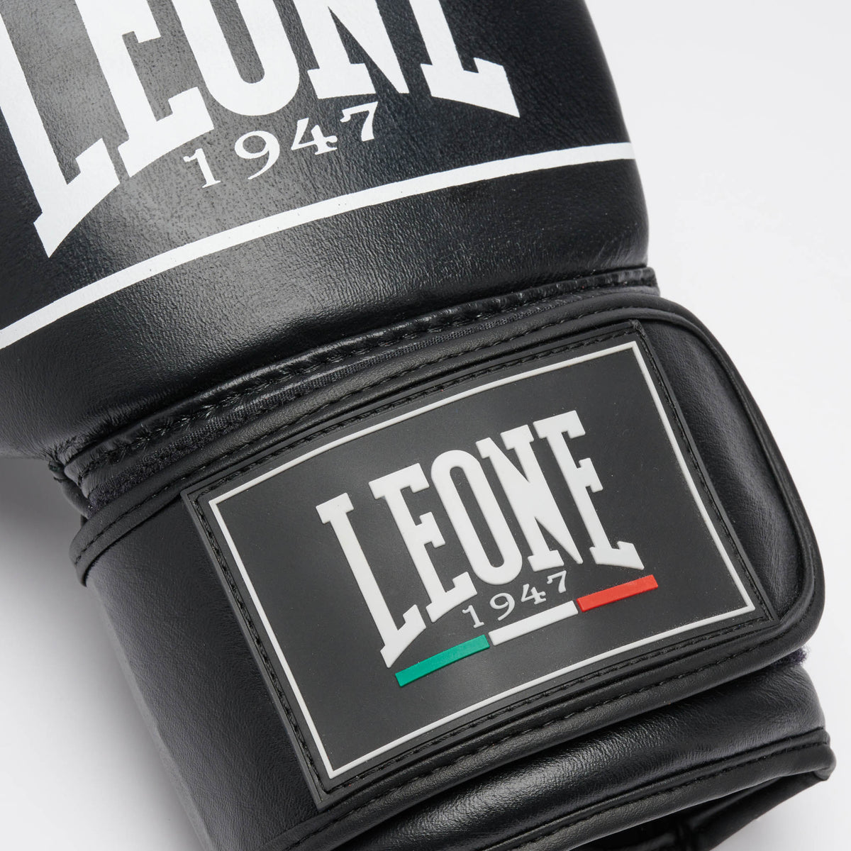 Leone 1947 GN057 Shock Pro boxing gloves view 3