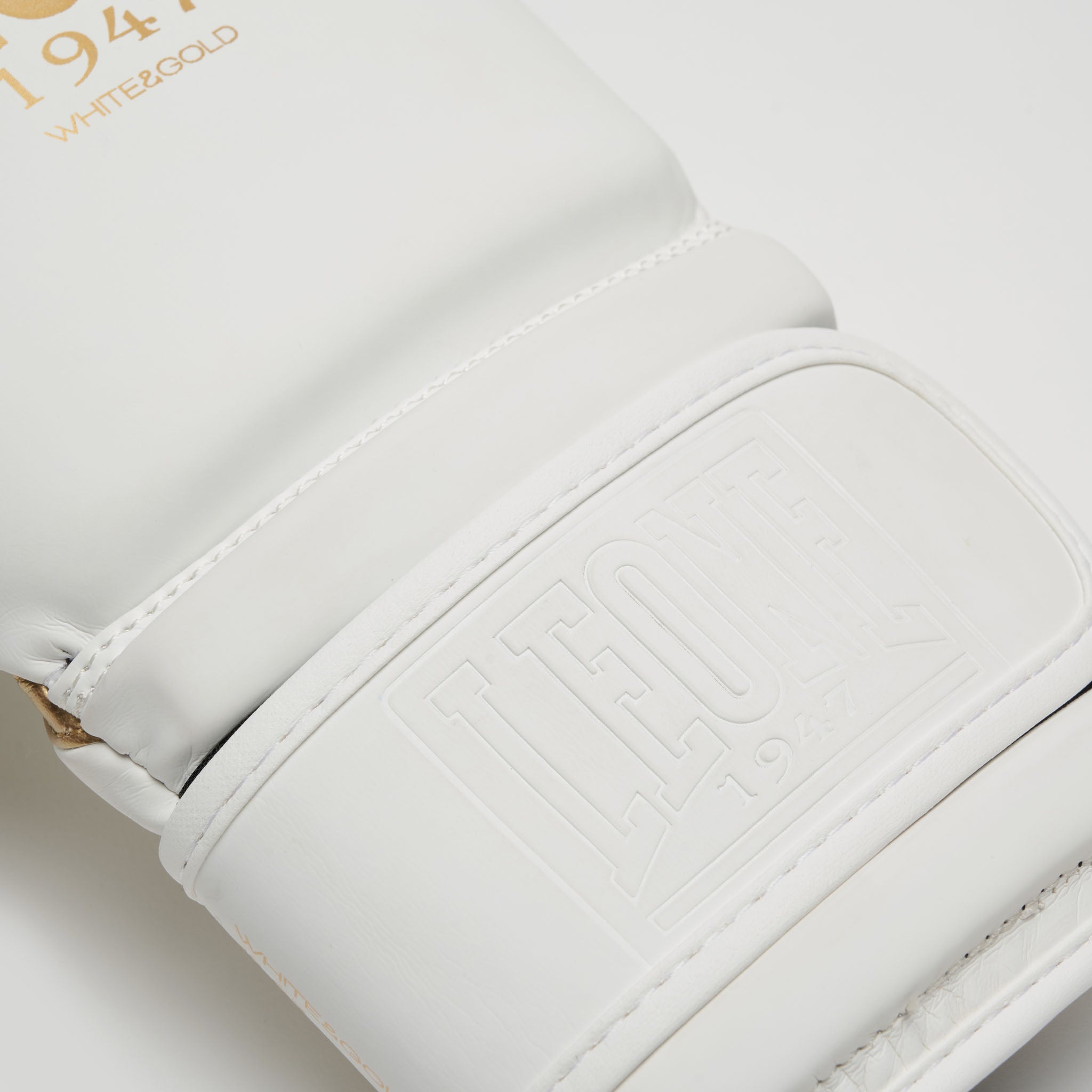 WHITE&GOLD BOXING GLOVES