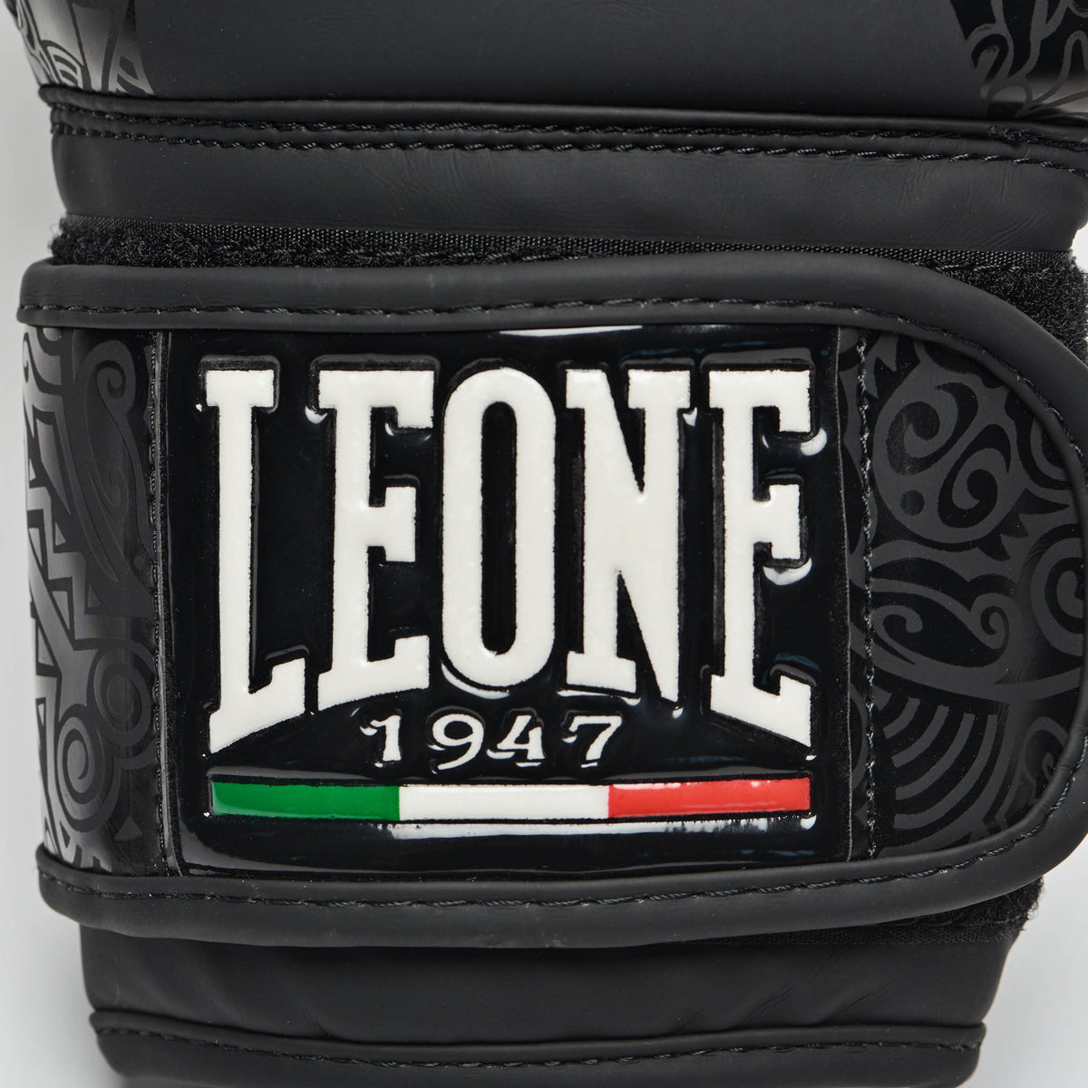 Leone 1947 GN070 Maori boxing gloves view 2